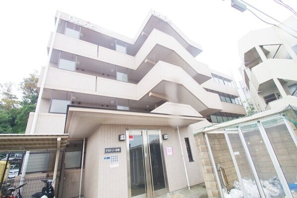 ドミトリー白根の物件外観写真